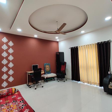 Rajlakshmi Niwas Apartamento Solapur Habitación foto