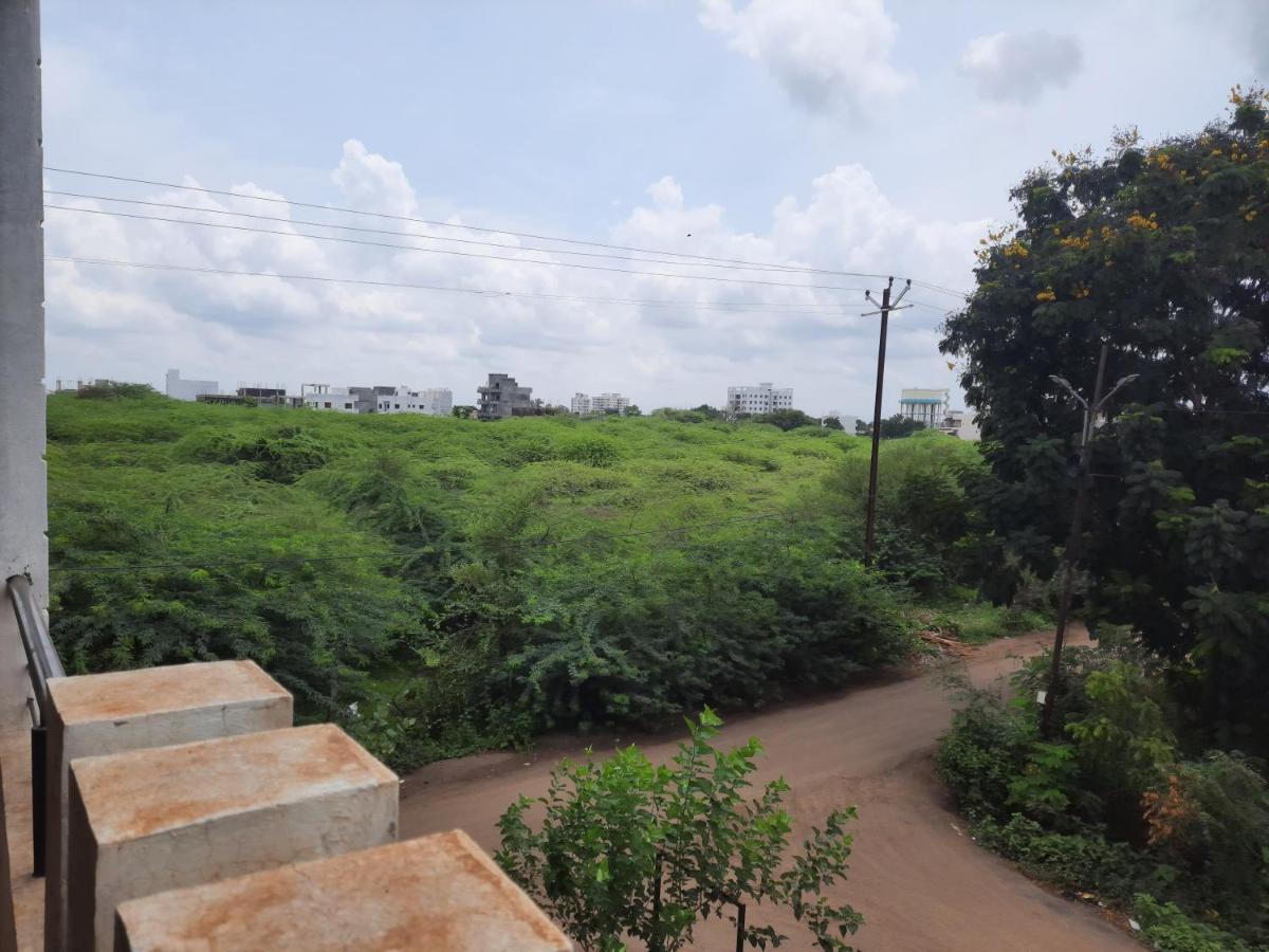 Rajlakshmi Niwas Apartamento Solapur Exterior foto
