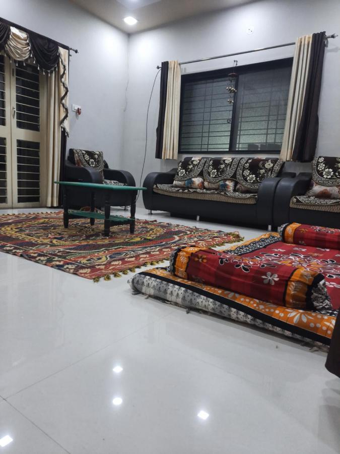 Rajlakshmi Niwas Apartamento Solapur Exterior foto