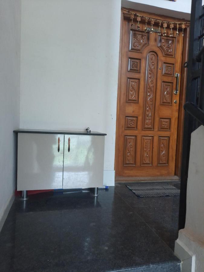 Rajlakshmi Niwas Apartamento Solapur Exterior foto
