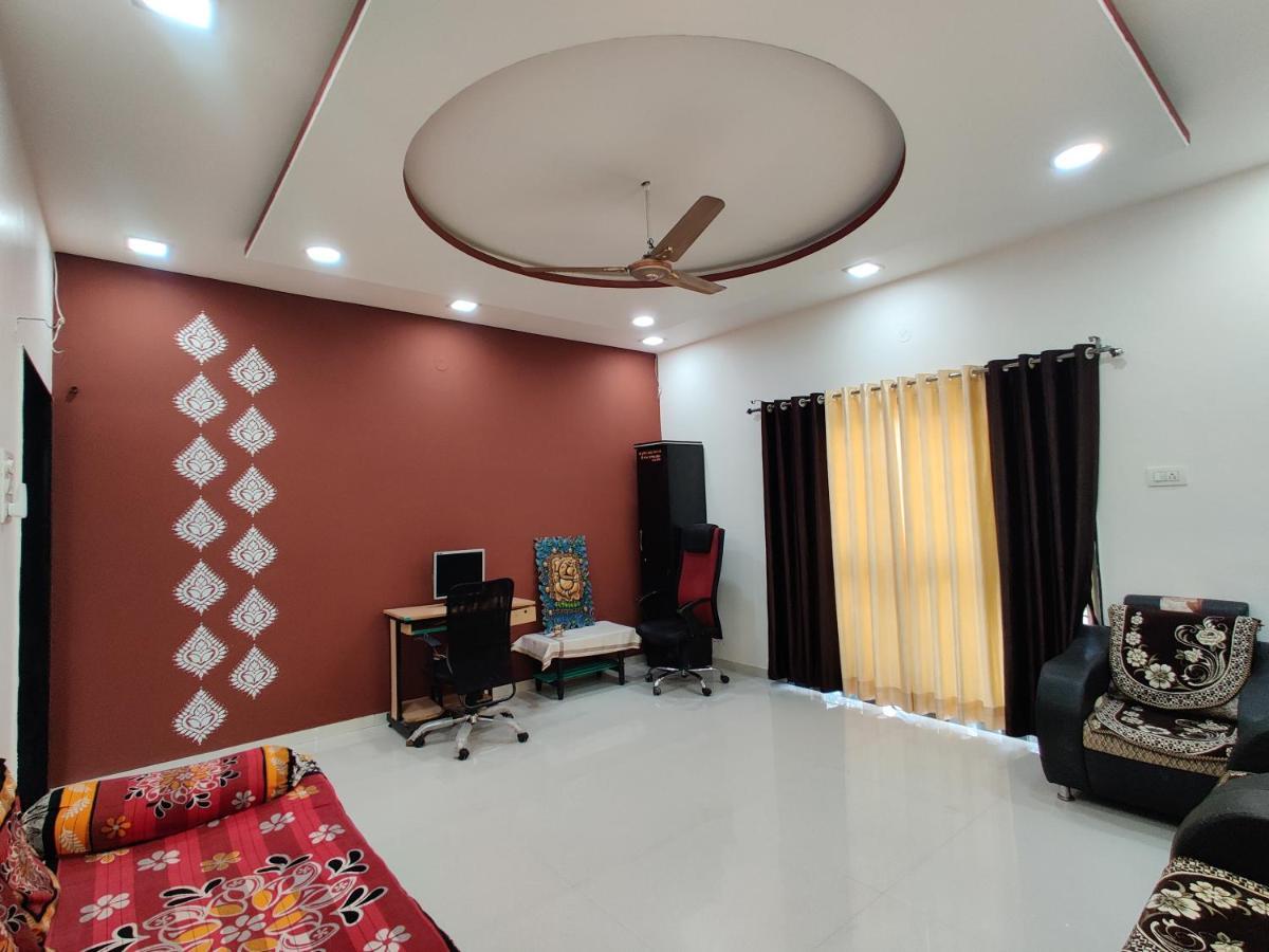 Rajlakshmi Niwas Apartamento Solapur Habitación foto