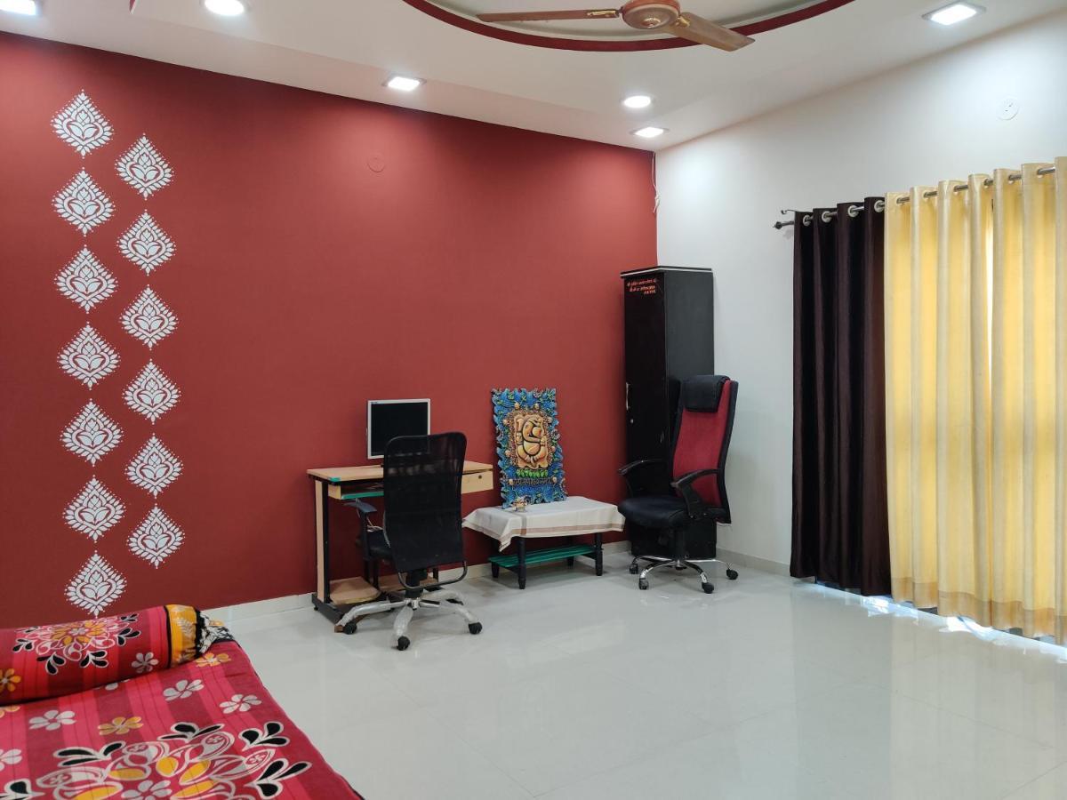 Rajlakshmi Niwas Apartamento Solapur Exterior foto