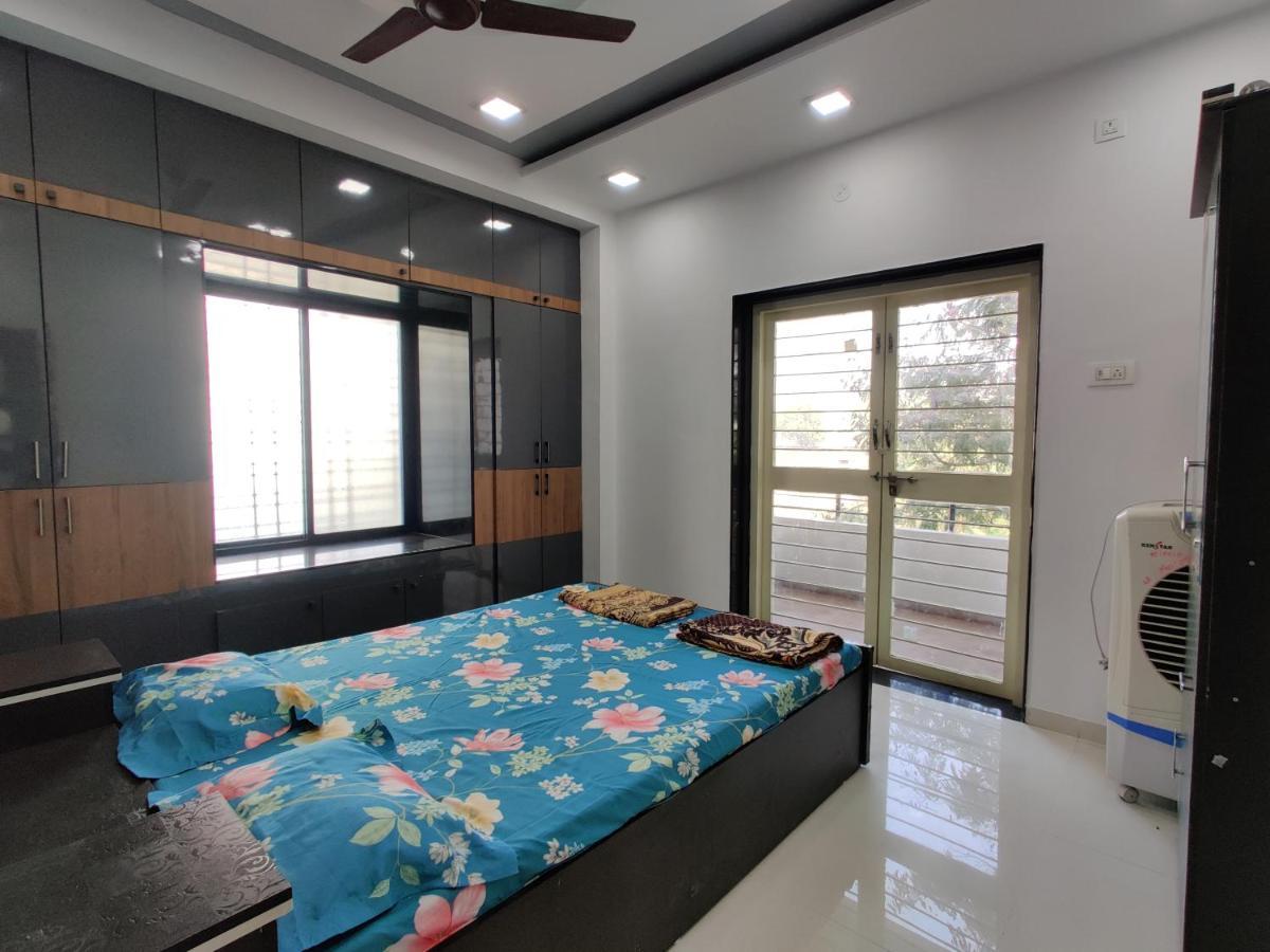 Rajlakshmi Niwas Apartamento Solapur Exterior foto
